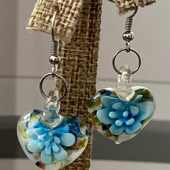 Heart Shape Glass Flower Dangle Earrings - Picture 6 of 6